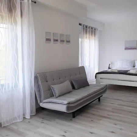 Apartma Oddih Dutovlje Exterior photo