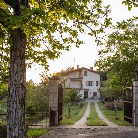 Apartma Oddih Dutovlje Exterior photo