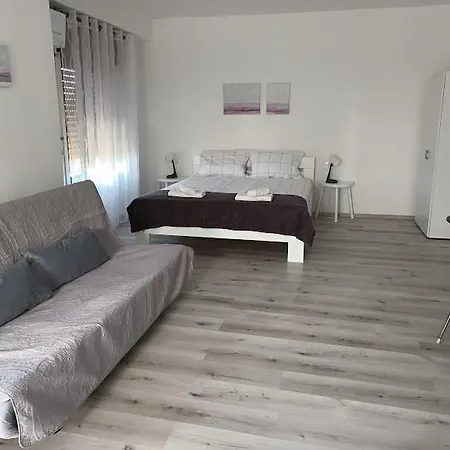Apartma Oddih Dutovlje Exterior photo